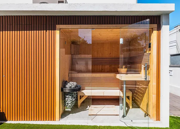 Heated Pool & Sauna Bliss - Luxury 4Br Villa
